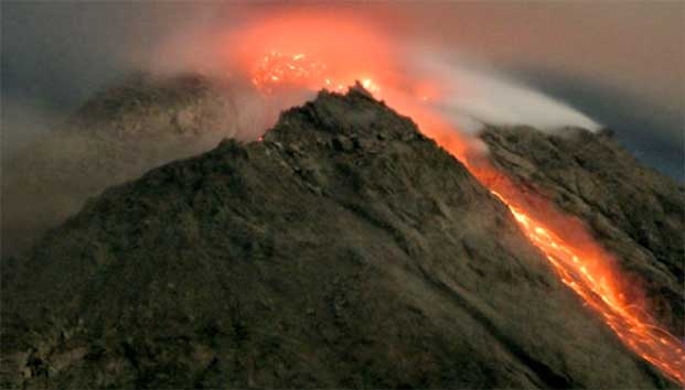 Indonesia eleva alerta por erupción del volcán Merapi