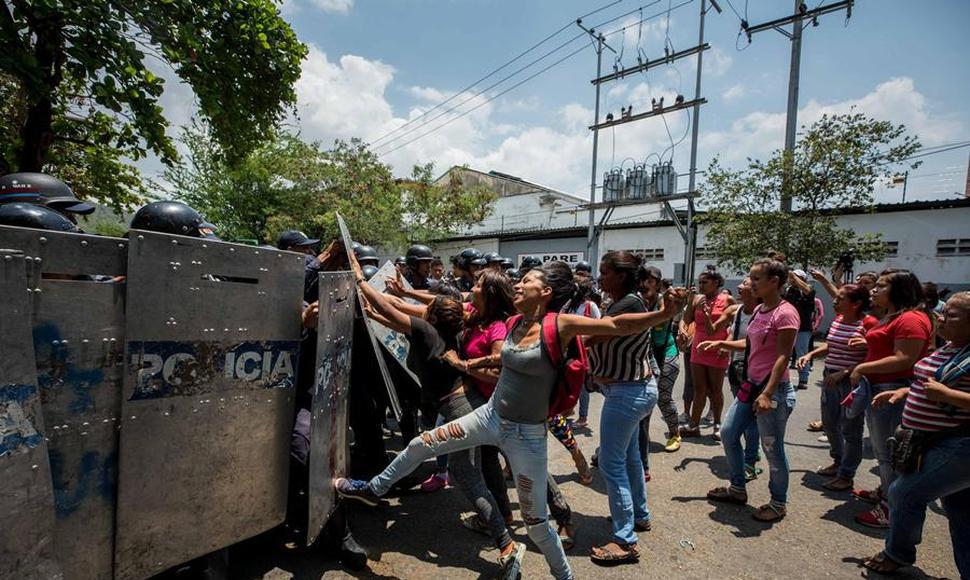 Motín en cárcel venezolana deja 11 muertos y 28 heridos