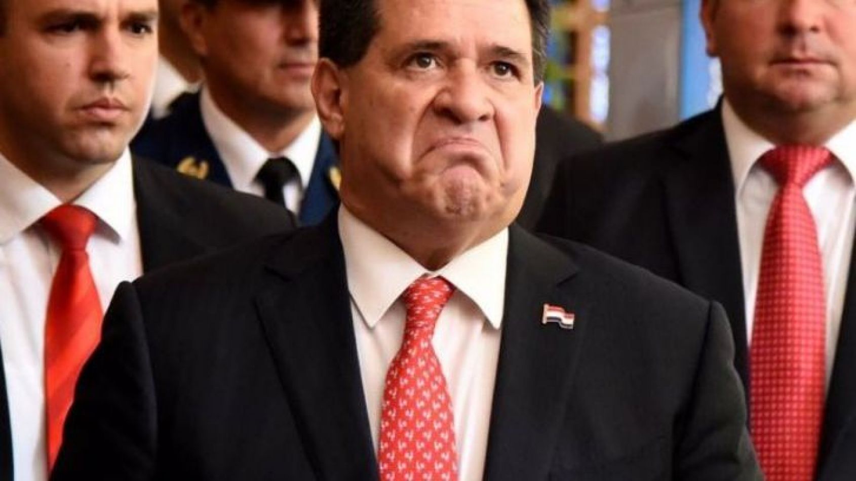 Renuncia presidente de Paraguay para ser senador
