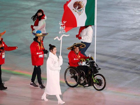 Policías y militares de México y EUA enarbolan antorcha paralímpica