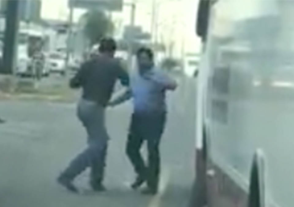 VIDEO: Pelea entre traileros en pleno tráfico de Monterrey se hace viral