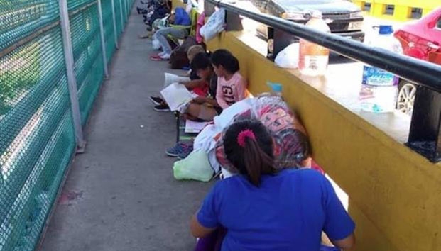 Familias de El Salvador piden asilo a EU