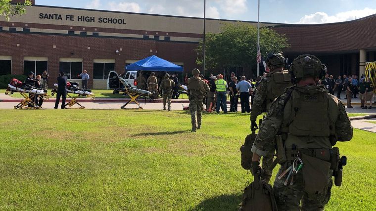 “Día muy triste”, dice Trump tras tiroteo en escuela secundaria en Texas