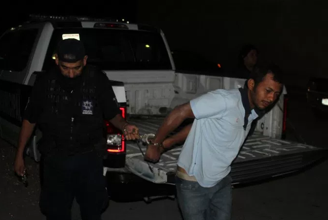 Suegro intenta propasarse con mujer en Monclova y esposo la golpea