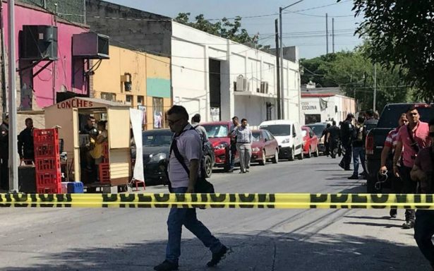 Captan a sujetos con un cadáver afuera de table dance en Monterrey