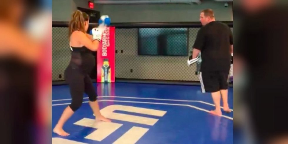 Peleadora de la UFC se mantiene entrenando…¡con 9 meses de embarazo!