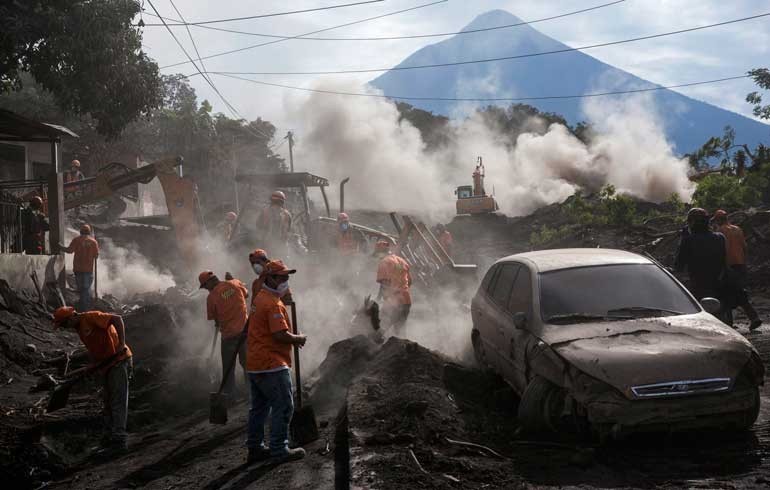 Papa aporta 100 mil dólares para afectados por el Volcán de Fuego