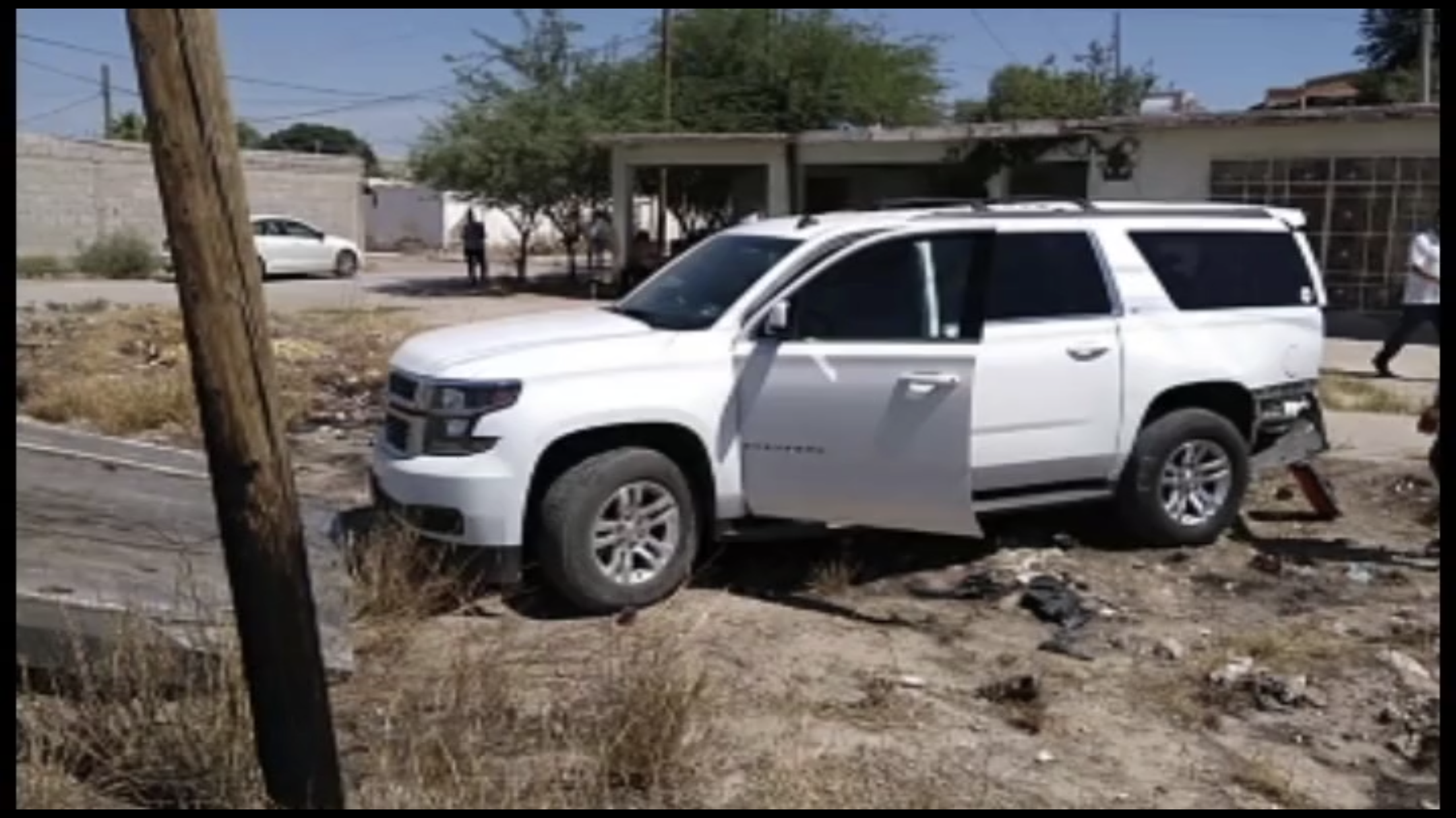 Choca patrulla de Torreón lujosa <br>camioneta de esposa de Memo Anaya