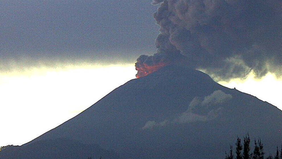 Popocatépetl emite fumorola de dos kilómetros
