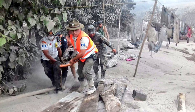 Se eleva a 25 la cifra de muertos por erupción volcánica en Guatemala