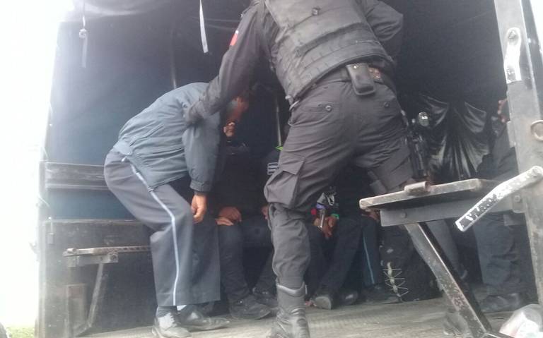 Intentan suicidarse tres policías recluidos en penal de Puebla