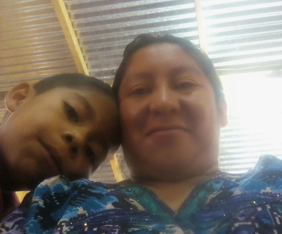 Demanda guatemalteca al Gobierno de Trump por quitarle a su hijo