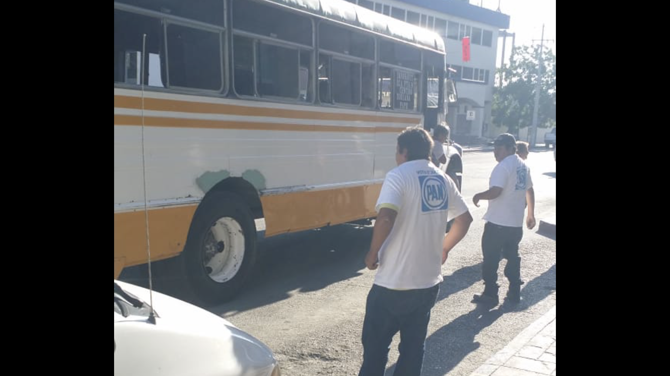 Acarrea Paredes para llenar cierre; <br>paga 200 pesos a cada asistente