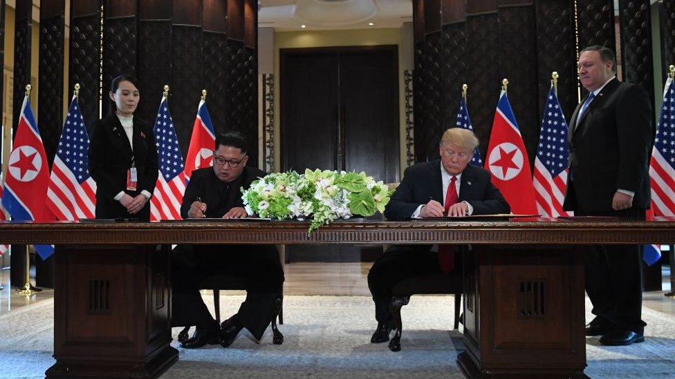 Trump y Kim firman un documento “exhaustivo” al final de la cumbre