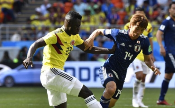 Japón vence 2-1 a Colombia, que jugó con 10 hombres desde el minuto tres