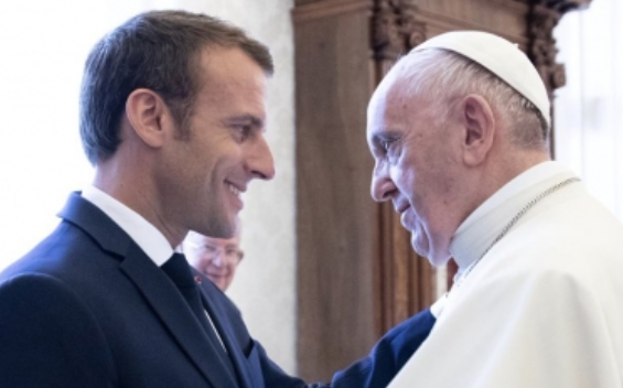 Papa Francisco y Macron abordan desarme, migraciones y Medio Oriente