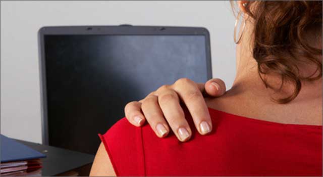 Mala postura puede provocar lesiones al usar gadgets