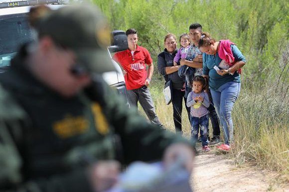 Revela grupo que ningún migrante ha sido separado de sus hijos en Texas