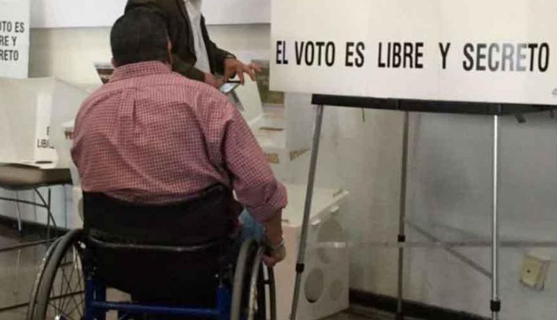 Instituto electoral coloca rampas en casillas para personas con discapacidad