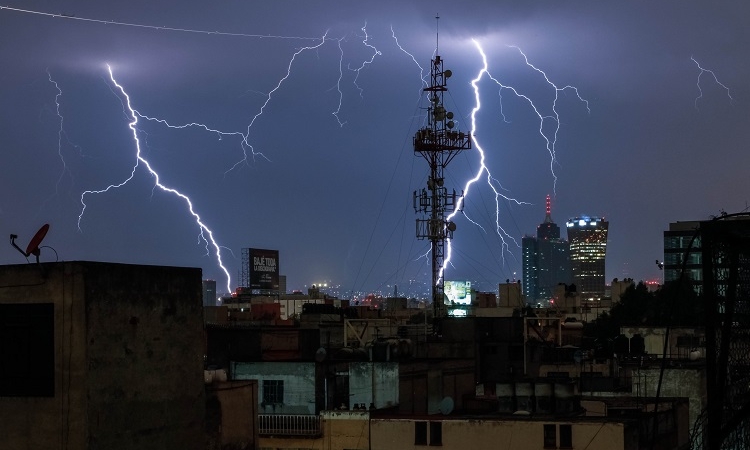 Prevén lluvias con actividad eléctrica y granizo en noreste del país