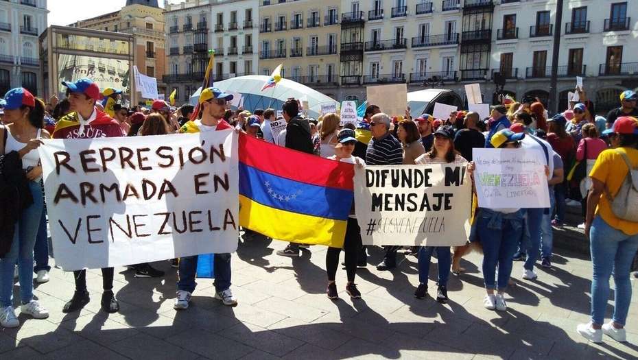Claman solidaridad con venezolanos que huyen de la represión