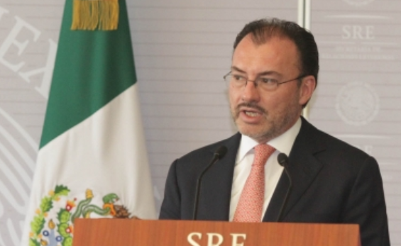 Decisión de separar a niños de sus padres puede revertirse: Videgaray