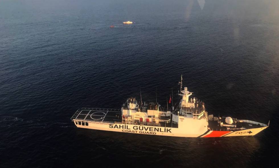 Destituyen a funcionarios tras naufragio de barco en Túnez