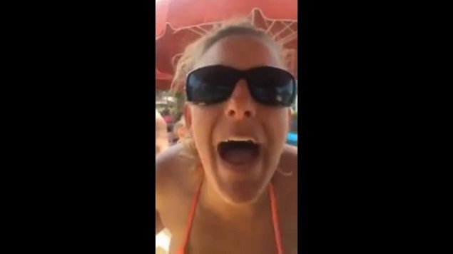 VIDEO: Mujer humilla a familia latina en parque de diversiones de Texas