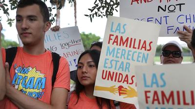 Republicanos de Texas proponen a estados asumir control de inmigración