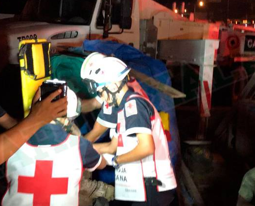 Diez albañiles quedaron sepultados al colapsar obra