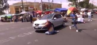 Conductor se desespera por bloqueo y atropella a tres manifestantes