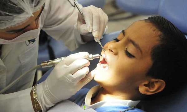 Afirman que salud bucal de infantes es labor de dentistas y padres