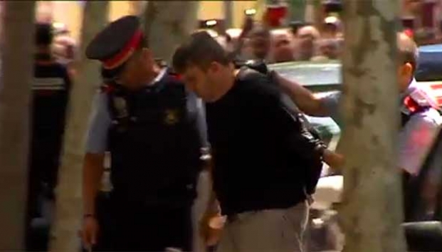 Mata a niña y oculta cadáver en un colchón