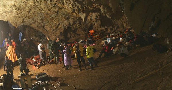 Por cuarto día consecutivo continúa la búsqueda de 12 niños extraviados en una cueva de Tailandia