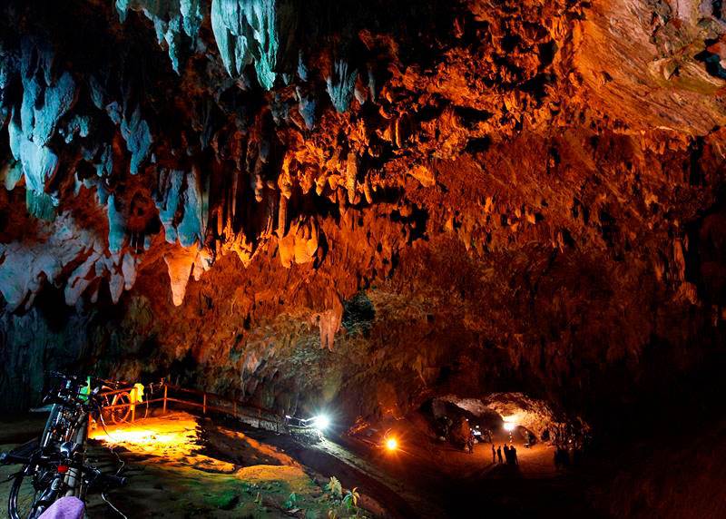 Desaparece un equipo de futbol infantil dentro de una cueva en Tailandia