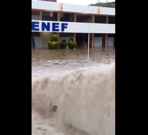 Fuerte lluvia ocasiona caos en Saltillo