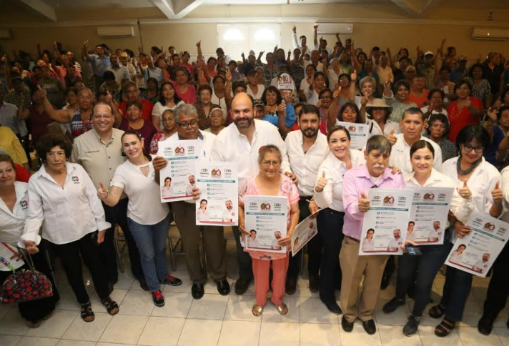 Firman candidatos al senado compromisos con adultos mayores