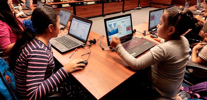 Abren sitio de internet para interesar a niñas en ciencia y tecnología