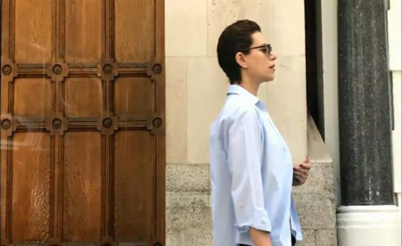 Reparten cartas de ‘Se Busca Karime Macías’ en Londres