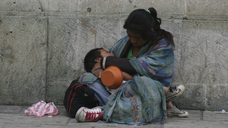 La mitad de los mexicanos que nacen pobres, lo serán toda su vida: OCDE