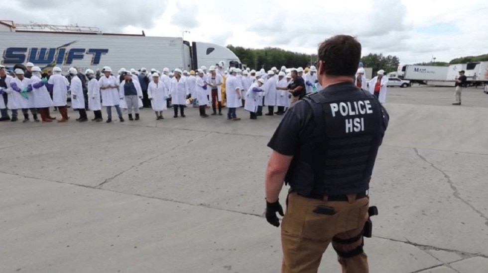 Arrestan a 146 inmigrantes en redada de Ohio