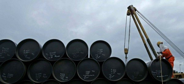 Precios del petróleo suben ante preocupación sobre producción de Libia