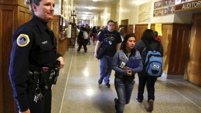 Habrá policías armados en escuelas de Miami Beach