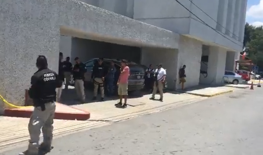 Asaltan a mano armada a persona afuera de banco en Saltillo