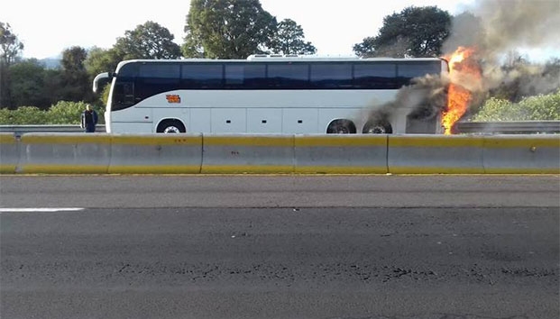 Se incendia autobús de la Sonora Dinamita
