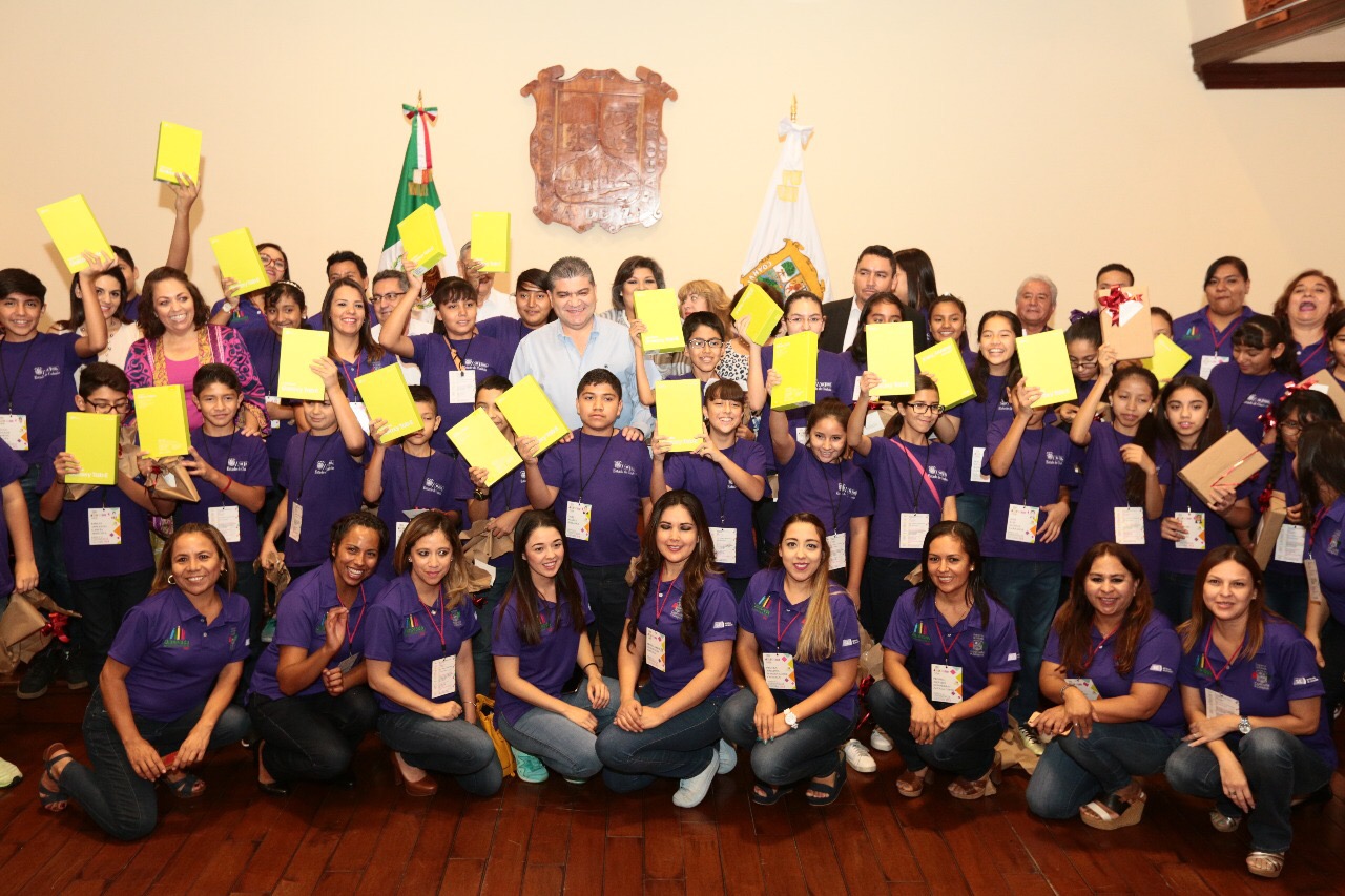 Convive Riquelme con niños genio