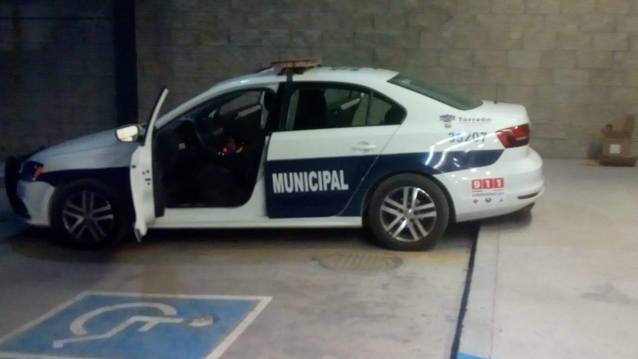 Ejecutan a policía de Torreón en su patrulla