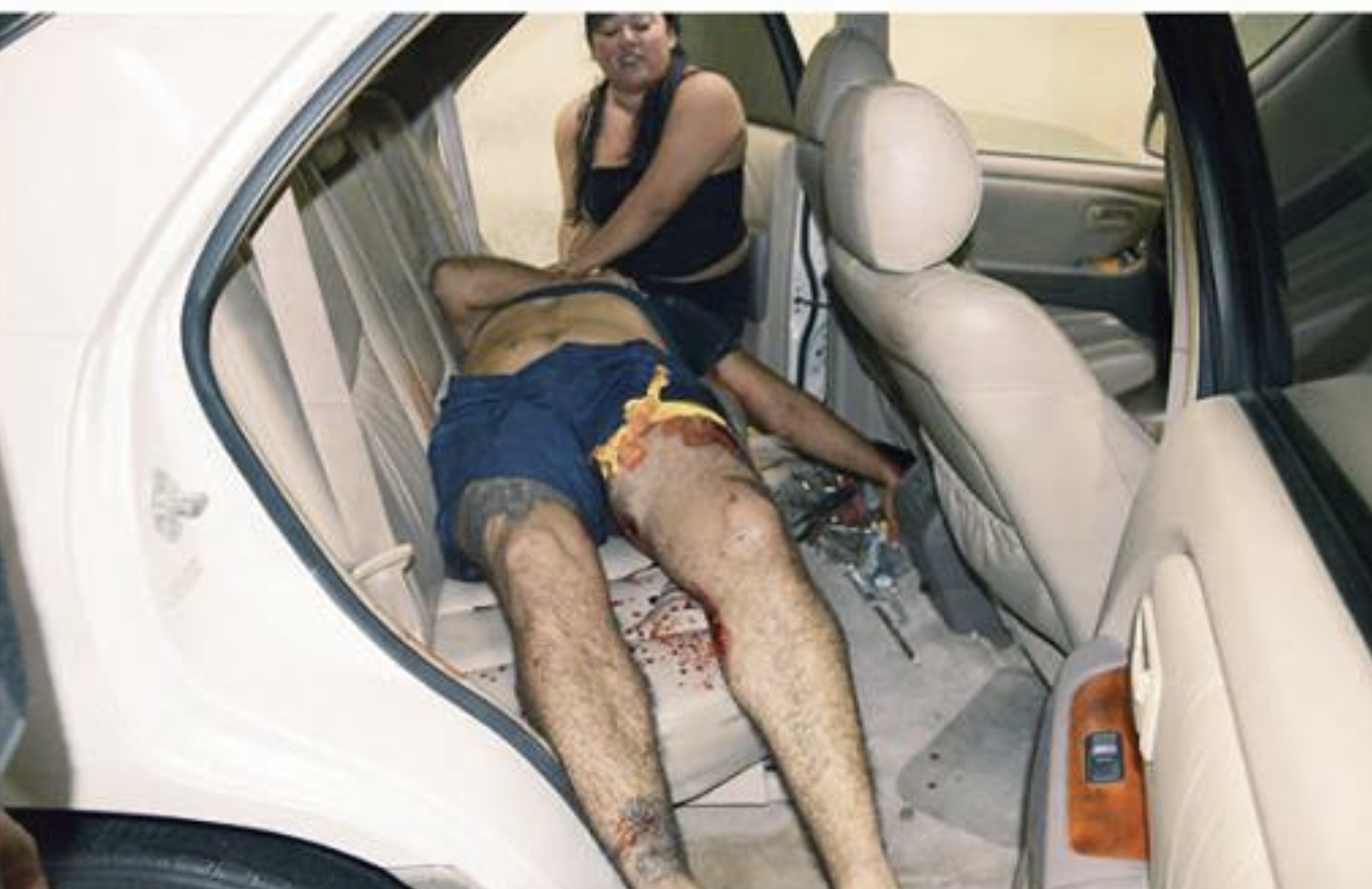 Ejecutan a hombre afuera <br>de negocio en Monclova