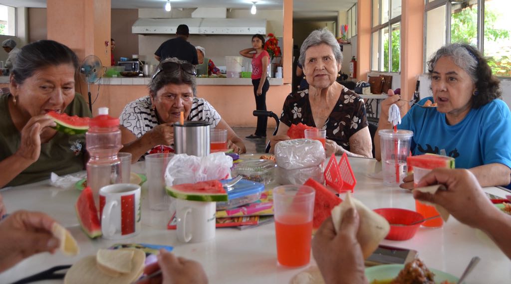 Mejoran centros comunitarios y comedores calidad de vida de los adultos mayores