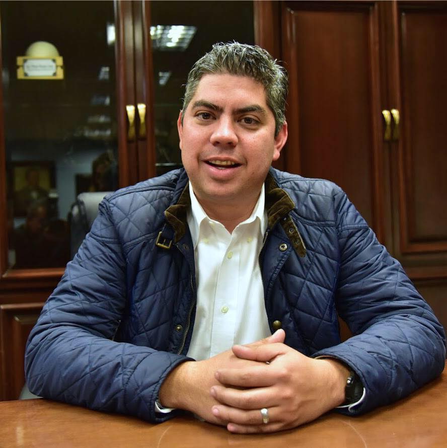 Llama Paredes a votar, <br>¡en plena jornada electoral!